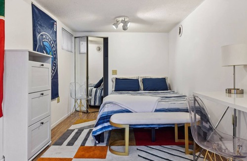Mound Casa | LAKE MTKA Waterfront Modern Farmhouse Extended Stays