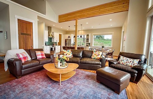 Chelan Casa | Lake+mtn views | Hot tub | Seclusion in the hills