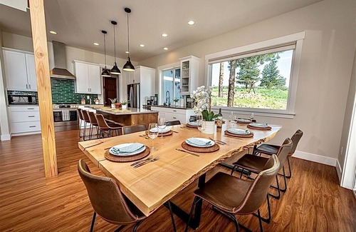 Chelan Casa | Lake+mtn views | Hot tub | Seclusion in the hills
