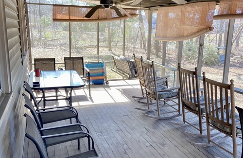 Gilbert Casa | Lago Murray en Gilbert, SC, cerca del lugar de la boda de Southern Oaks