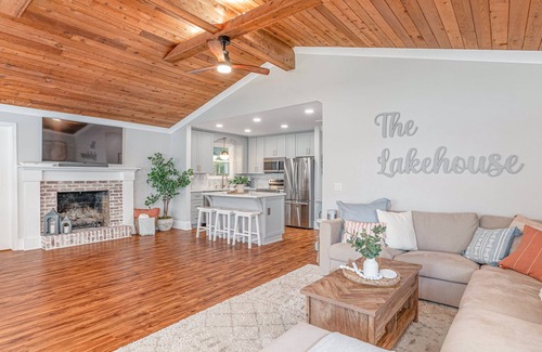 Chapin Casa | Lake Murray Lake House with Panoramic Views, Kayaks & Hot Tub. Kids play shed!
