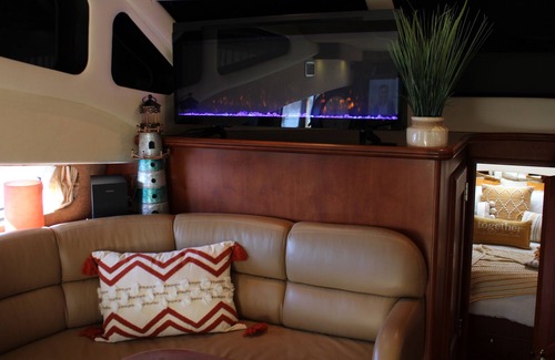 Lake Murray of Richland Alquiler De Eote | Lake Murray Luxury Yacht Staycation