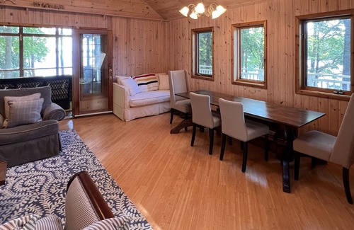 Gravenhurst Cabaña | Lake Muskoka 2.5 Bedroom Island Cottage