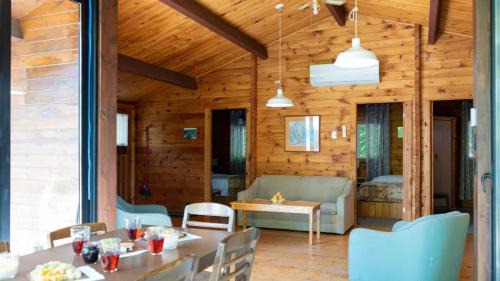 Muskoka Lakes Casa | Lake Muskoka 3-bdrm Cottage - Pier 100 #70
