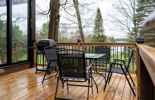 Muskoka Lakes Casa | Lake Muskoka Deluxe 3-bdrm Cottage - Pier 100 #80