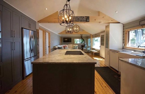 Bala Casa | Lake Muskoka - Lake Front Cottage - 230' Water