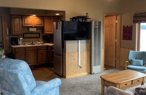 Tomahawk Cabaña | Lake Nokomis Breezy Bay Lakeside Cottage Quiet Retreat