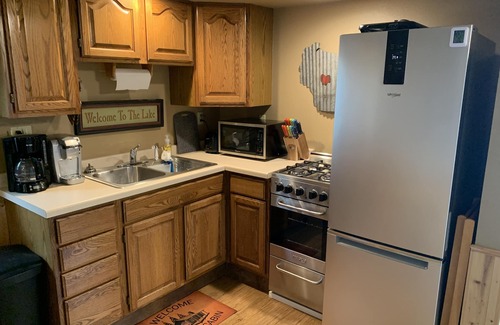 Tomahawk Cabaña | Lake Nokomis Breezy Bay Lakeside Cottage Quiet Retreat