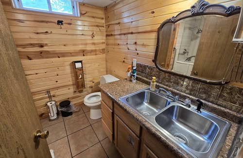 Tomahawk Cabaña | Lake Nokomis Cabin-Wheelchair Accessible-Fire Pit