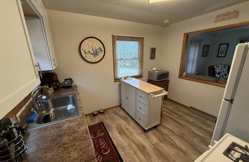 Tomahawk Casa | Lake Nokomis Cozy 2-Bed Getaway for Couples, Families & Outdoor Enthusiasts