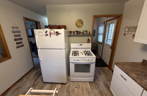 Tomahawk Casa | Lake Nokomis Cozy 2-Bed Getaway for Couples, Families & Outdoor Enthusiasts