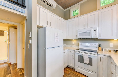 Sherrills Ford Cabaña | Lake Norman Getaway w/ Pool Access + Kayaking!