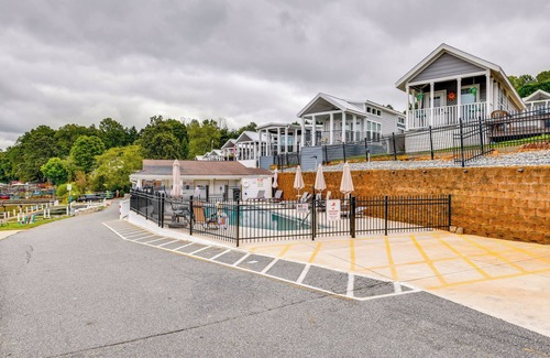 Sherrills Ford Cabaña | Lake Norman Getaway w/ Pool Access + Kayaking!