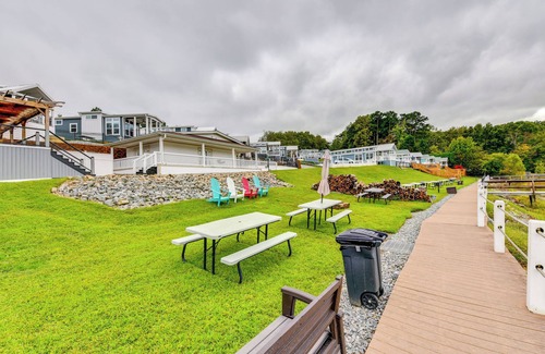Sherrills Ford Cabaña | Lake Norman Getaway w/ Pool Access + Kayaking!