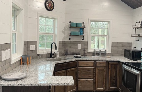 Avinger Cabina | Lake o' the Pines Cozy Cabin