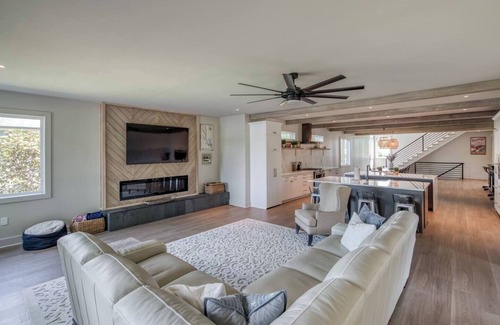 Lake Oconee Casa | 6BR Luxe Oconee Mansion w/ Amenities