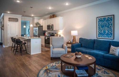 Lake Oconee Casa | Family-sized waterfront townhome on beautiful cove! Pool, boat access & fishing!