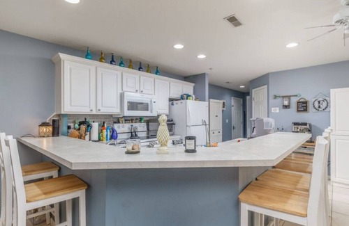 Camdenton Condominio | Lake of the Ozarks Premier lakefront 3-bedroom condo. Fishing, Swimming,boating.