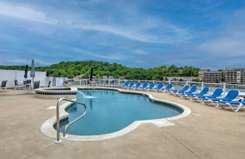 Lake Ozark Apartamento | Lake of the Ozarks Retreat with Waterfront View!