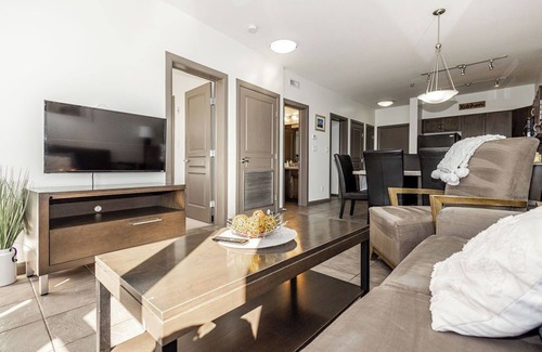South Pandosy Condominio | Lake Okanagan Sunsets from your Balcony!