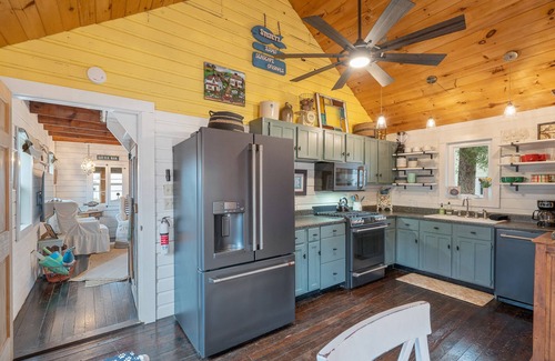 Sandy Creek Casa | Lake Ontario: 3 bedrooms, 1.5 baths, water view, fishing, fire pit, pet-friendly