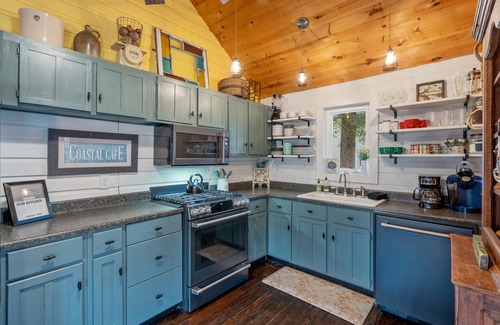 Sandy Creek Casa | Lake Ontario: 3 bedrooms, 1.5 baths, water view, fishing, fire pit, pet-friendly