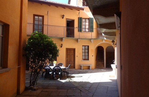 San Maurizio d'Opaglio Apartamento | Lake Orta relax holidays with garden, canoes, bikes, bbq
