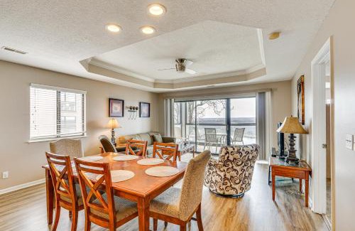Lake Ozark Apartamento | Lake Ozark Condo Rental with View and Pool Access!