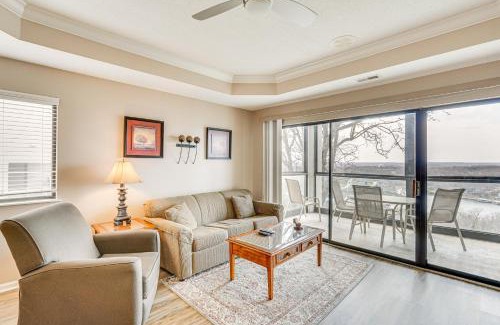 Lake Ozark Apartamento | Lake Ozark Condo Rental with View and Pool Access!