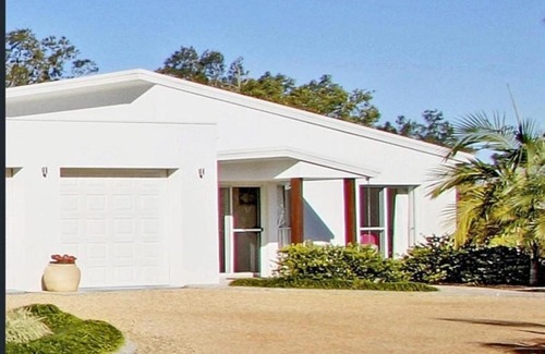 Dora Creek Villa | Lake Palm Retreat
