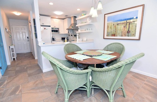 Sanibel Casa | Lake Palms 10 - Lake front townhome near shops and restaurants