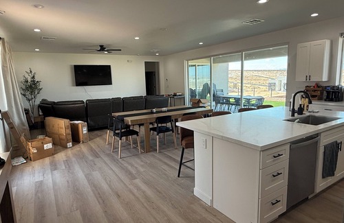 Greenehaven Casa | Lake Peek + Chic New Retreatn2 Masters, Boat Garage, Stunning Views, Game Haven