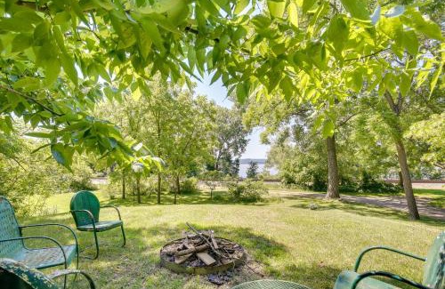 Stockholm Apartamento | Lake Pepin Getaway with Pond, Walk to Restaurants!