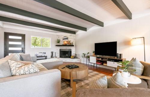 Cedar Glen Casa | Lake Point by AvantStay2 Decks Great Lake Views