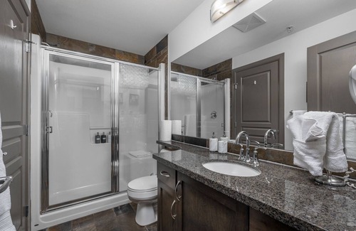 South Pandosy Condominio | 💫 Lake Resort upgraded spacious dream vacation home with GYM near beach