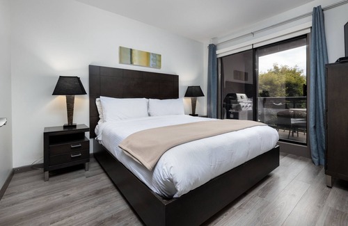 South Pandosy Condominio | 💫 Lake Resort upgraded spacious dream vacation home with GYM near beach