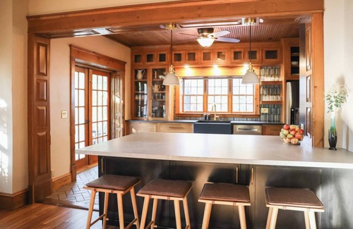 Menomonie Casa | Lake Retreat! Gorgeous sunset views & 2 fire pits!