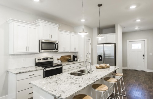 Gallatin Casa | Lake retreat North of Nashville! Backs up to Gallatin Marina & Old Hickory Lake!