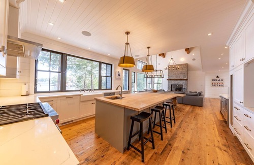 Muskoka Lakes Cabaña | Lake Rosseau! New Build!! 7 Bedrooms, 6 Bath!, Luxury Family Getaway!