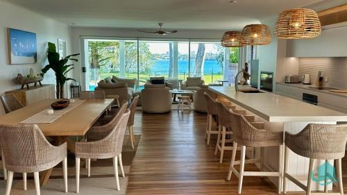 Nords Wharf Casa | Lake Sabai - Waterfront and private pool