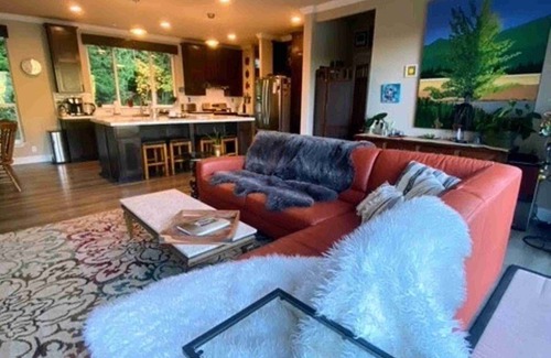 Bellingham Casa | Lake Samish Cozy Retreat with the comforts of home. Huge deck, amazing views!
