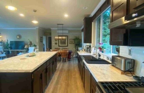 Bellingham Casa | Lake Samish Cozy Retreat with the comforts of home. Huge deck, amazing views!
