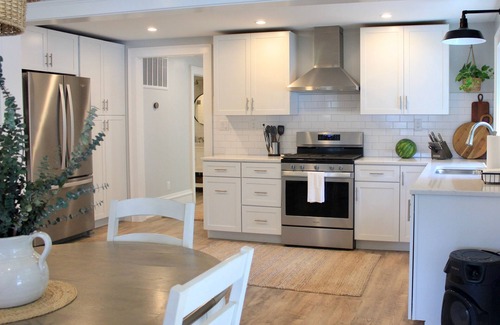 Effingham Casa | Lake Sara cottage: 3BR/2BA, hot tub, swim dock, firepit, kayaks, & lake views!