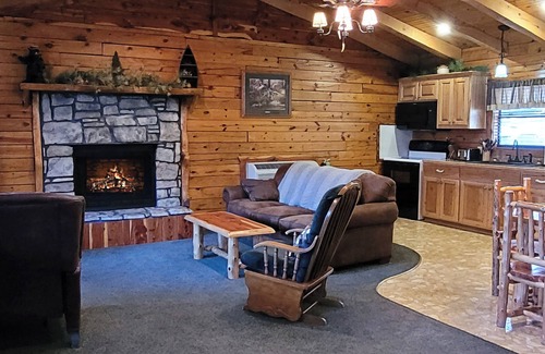 Sylvan Shores Cabina | Luxury Log Cabin a orillas de un lago Beaver Con atracadero & cubierta de la nadada