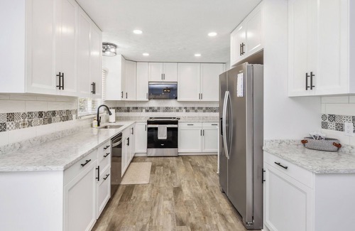 Escanaba Casa | Lake Shore Luxury- 4-bedroom house in charming Escanaba with AC, WiFi. Book now