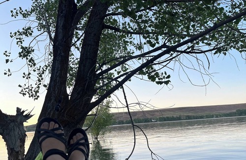 Swanlake Casa | Hammocks & kayaks with1 bed trailer, tiki torches, & tent space for extra guest