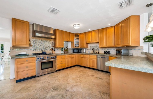 Lake Clarke Shores Casa | Lake Shores Haven - Family Fun! Pool & Hot Tub!