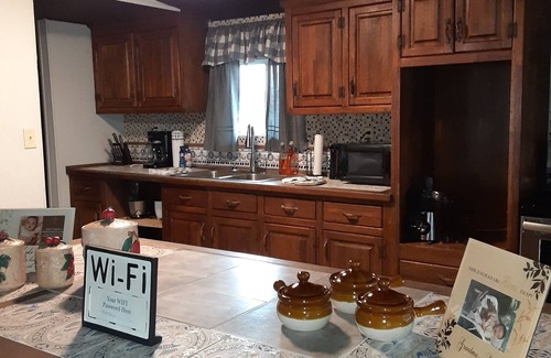 Sardis Casa | Lake side cabin with spacious den
