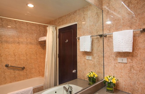 Ngoc Khanh Hotel | Lake Side Hotel