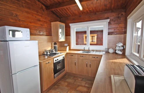 Pontardulais Cabaña | 2 bedroom accommodation in Pontardulais, Swansea
